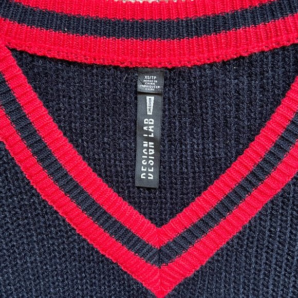 DESIGN LAB - Tipped V-Neck Varsity Sweater - Excellent Condition - Picture 6 of 9